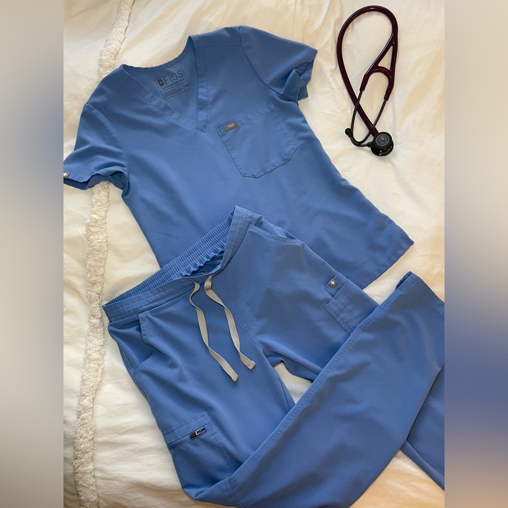 Figs Ceil blue scrub set. Catarina one pocket XXS + yola skinny scrub pants XS